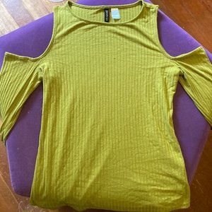 Divided H&M Cold Shoulder Top (M)